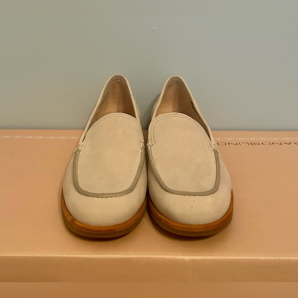 Timberland Taupe Nubuck Loafers Women’s Size 8 New Without Box